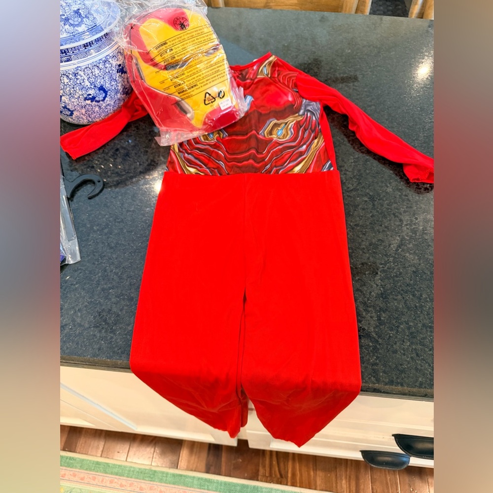 Marvel Avengers Iron Man Costume w/ Mask | Size Small 3-4 years NWOT